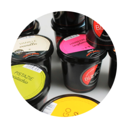 Die beliebten Bizzi-Eisbecher in vielen leckeren Sorten zum Mitnehmen 