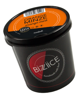 Die beliebten Bizzieis-Becher zum Mitnehmen. Hier mit Orangen-Minze-Sorbet 